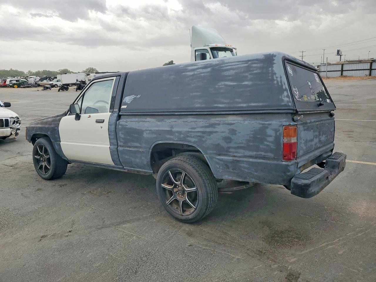 1988 TOYOTA Pickup
