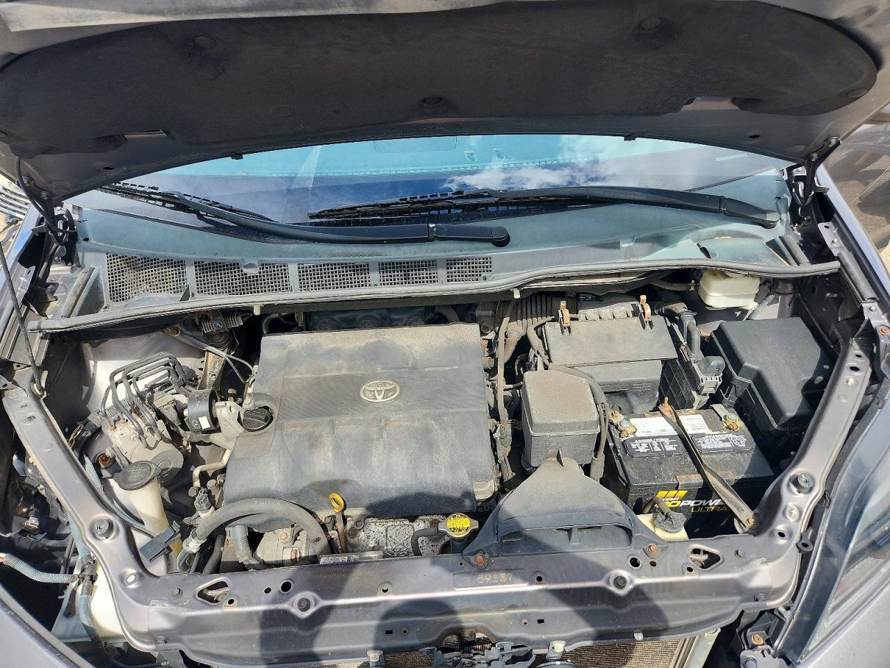 2011 TOYOTA SIENNA