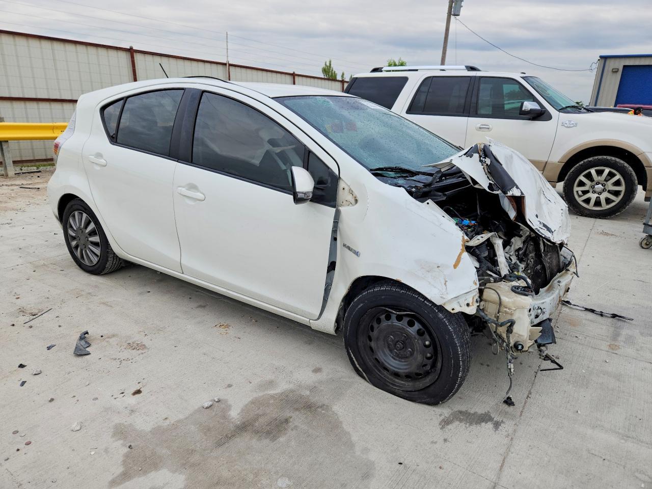 2013 TOYOTA Prius c
