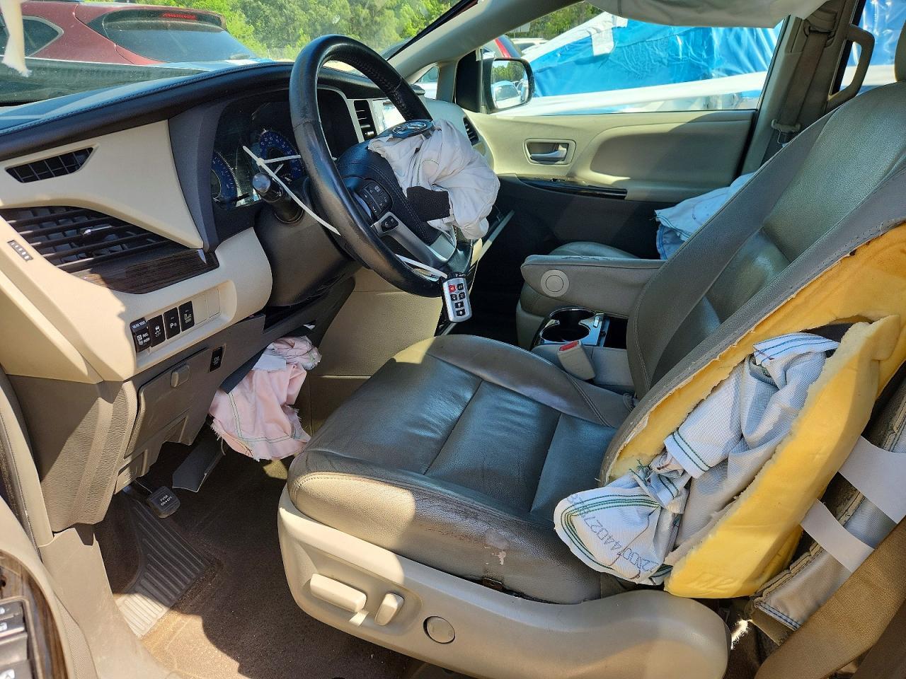 2015 TOYOTA SIENNA