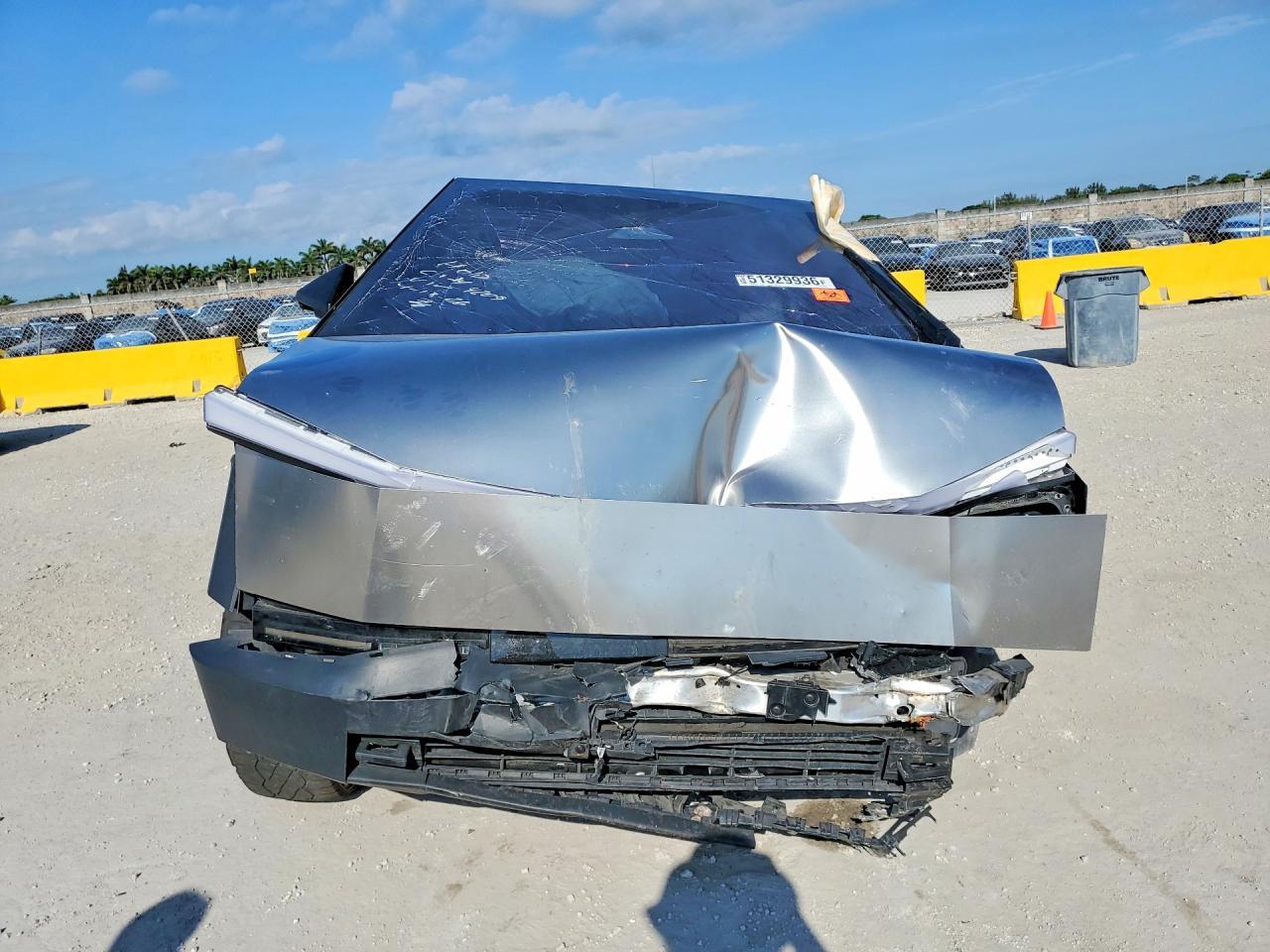 2024 TESLA Cybertruck