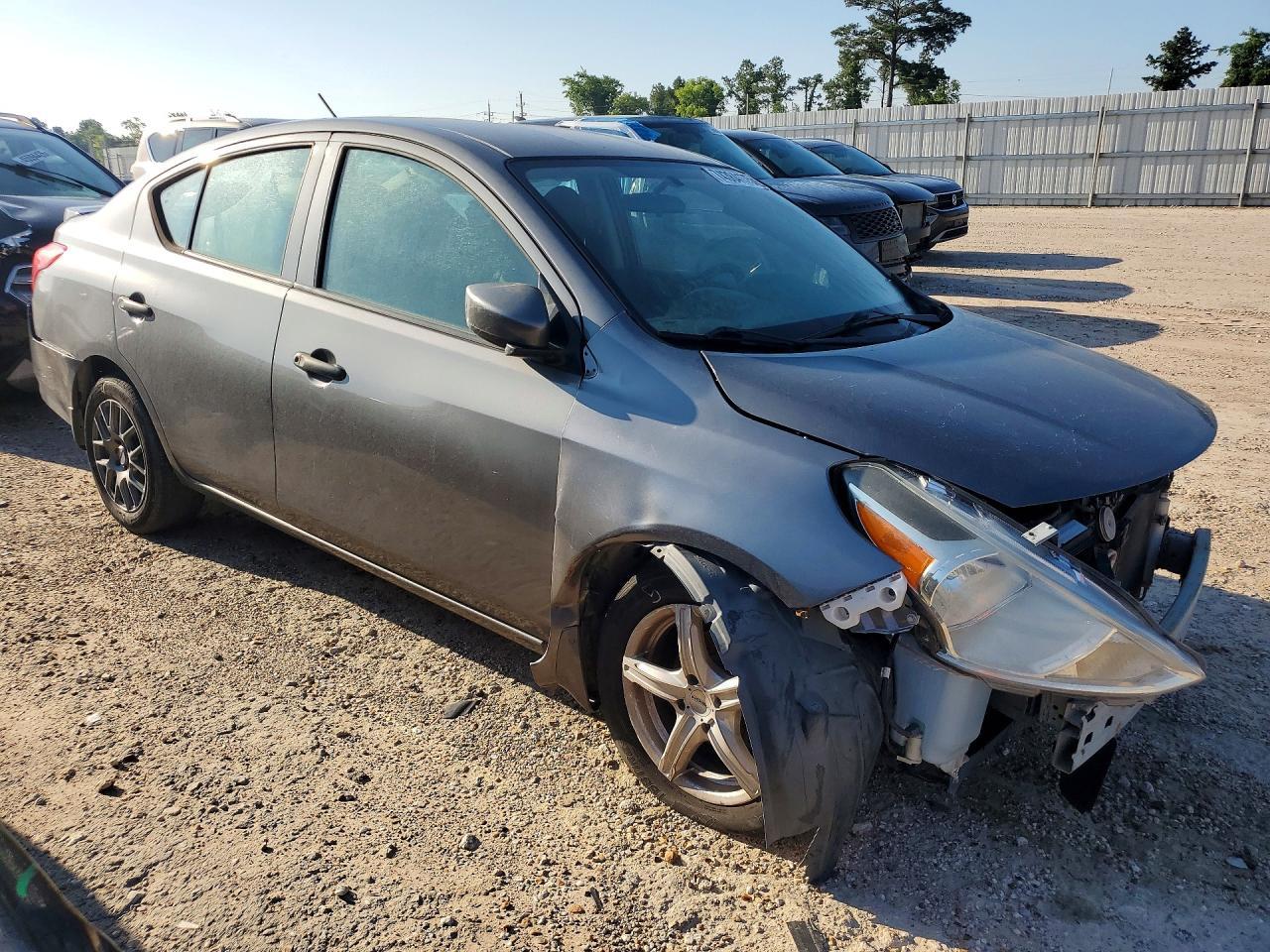 2017 NISSAN VERSA
