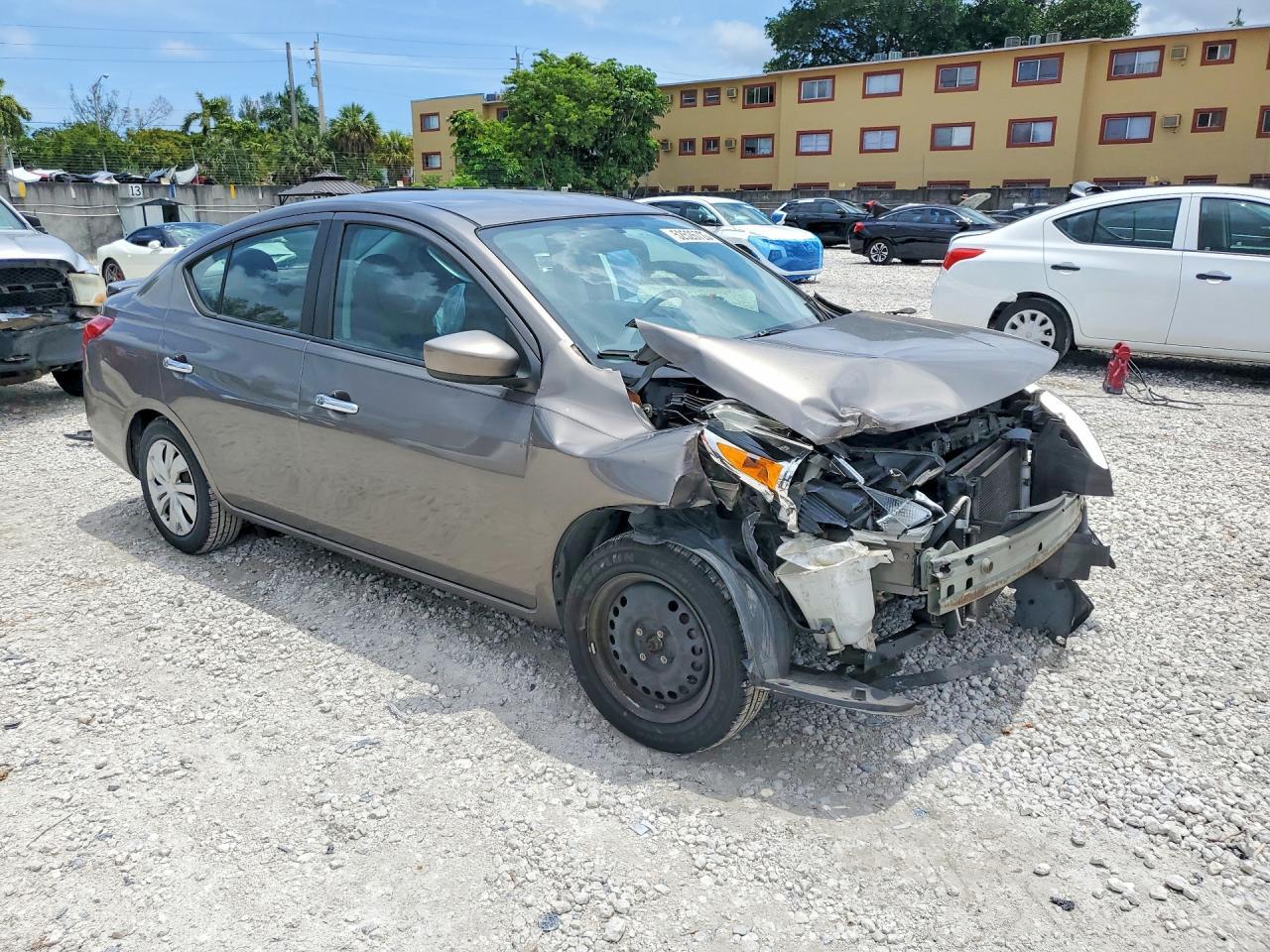 2016 NISSAN VERSA
