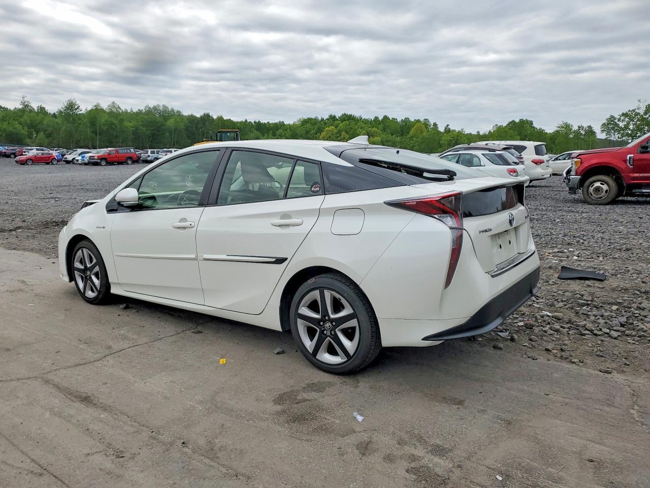 2016 TOYOTA PRIUS