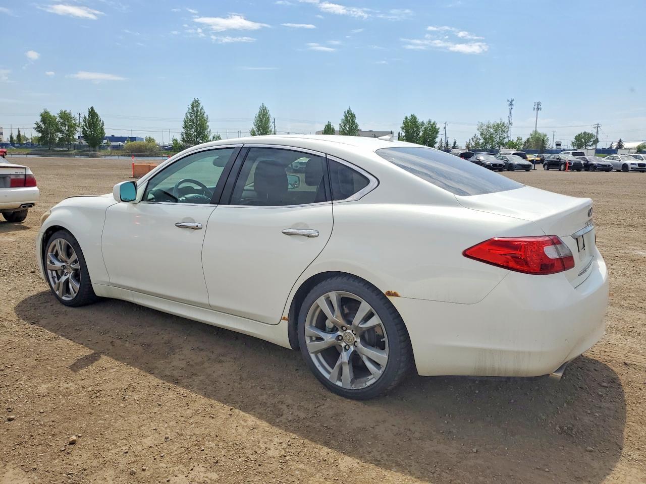 2011 INFINITI M56