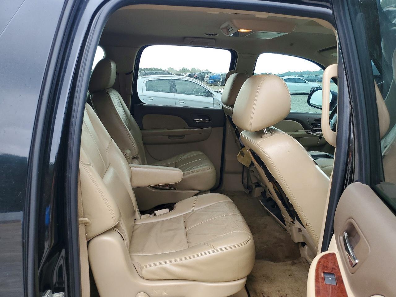 2011 CHEVROLET Suburban