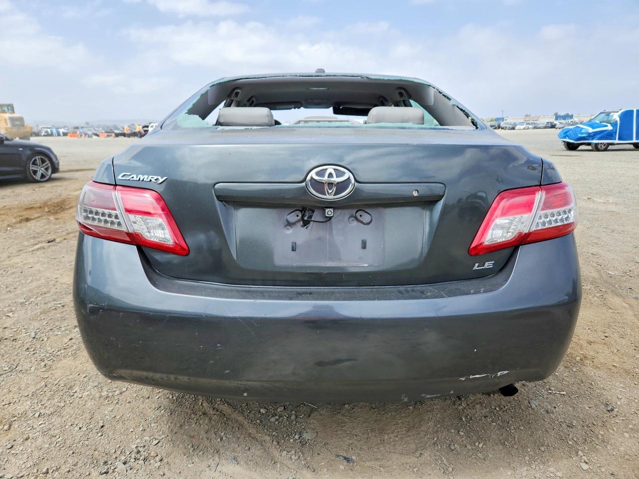2011 TOYOTA CAMRY