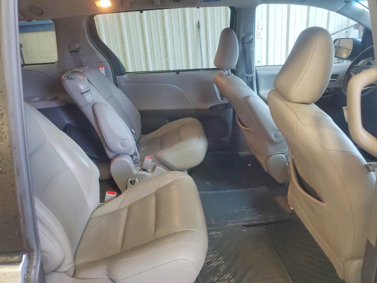 2017 TOYOTA SIENNA