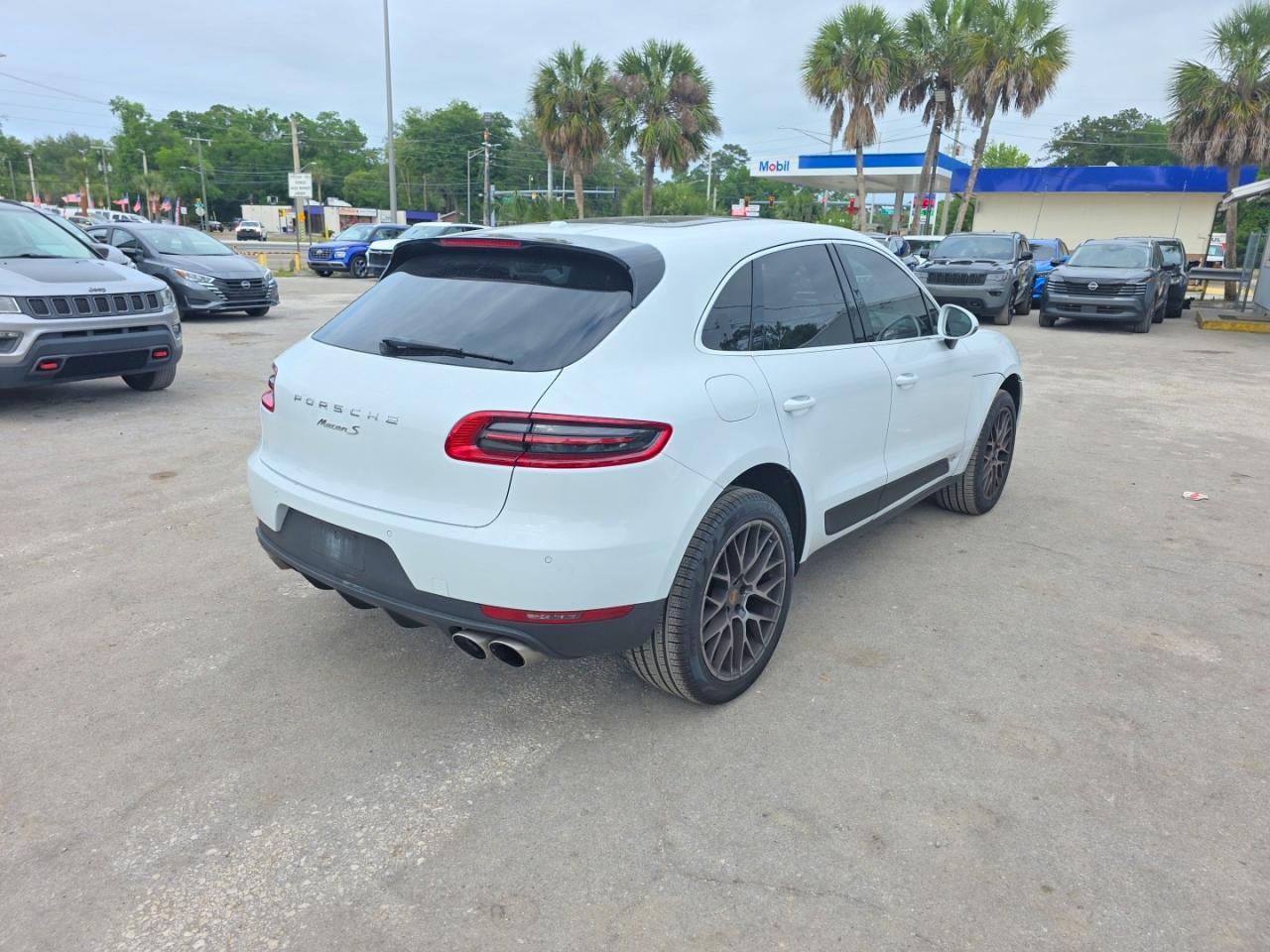 2018 PORSCHE Macan