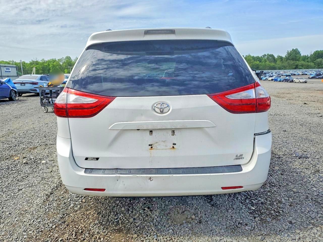 2016 TOYOTA SIENNA
