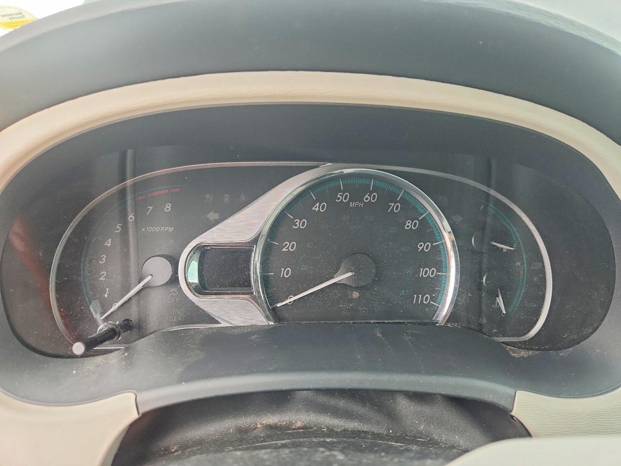2011 TOYOTA SIENNA