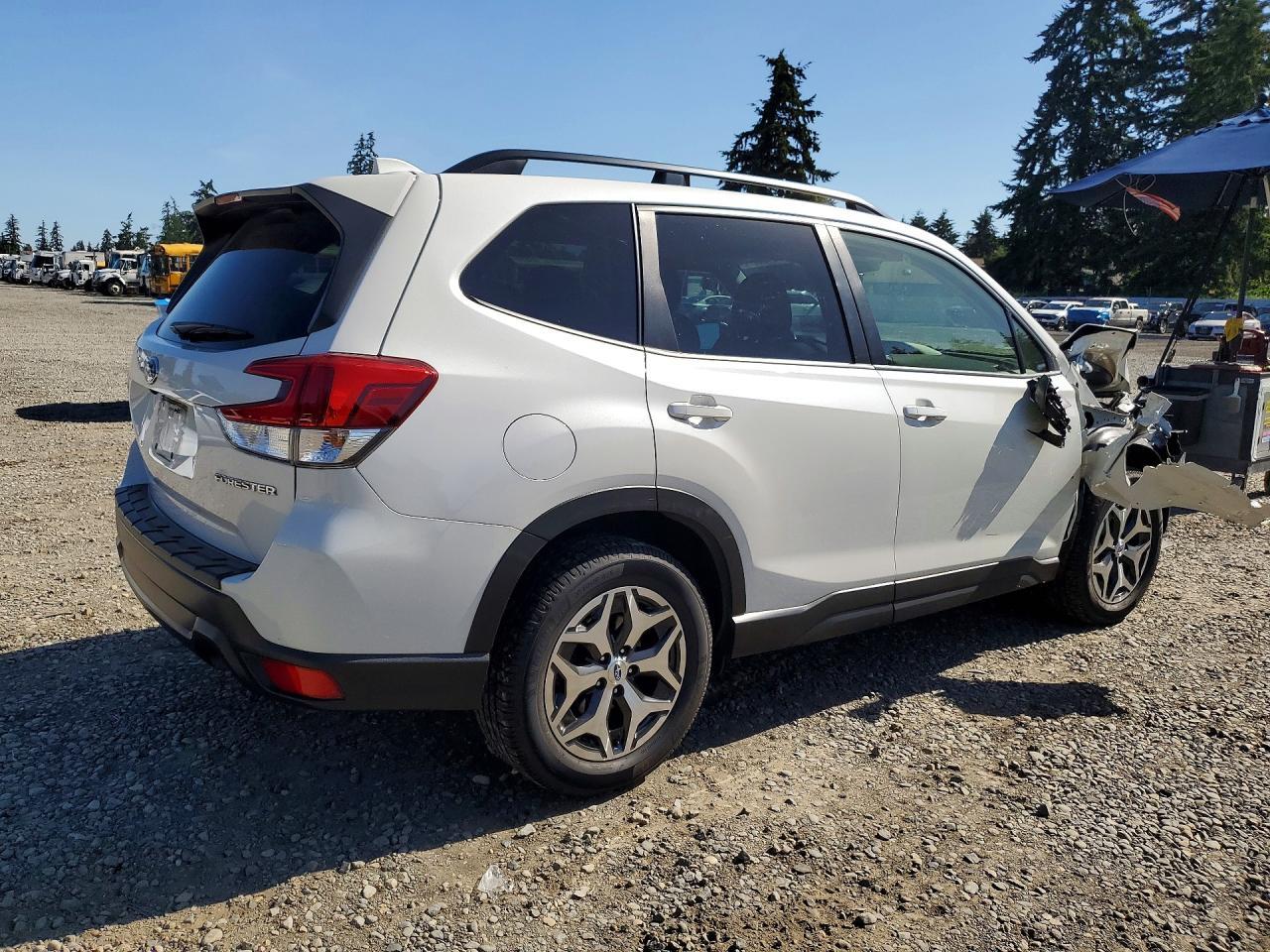 2021 SUBARU FORESTER