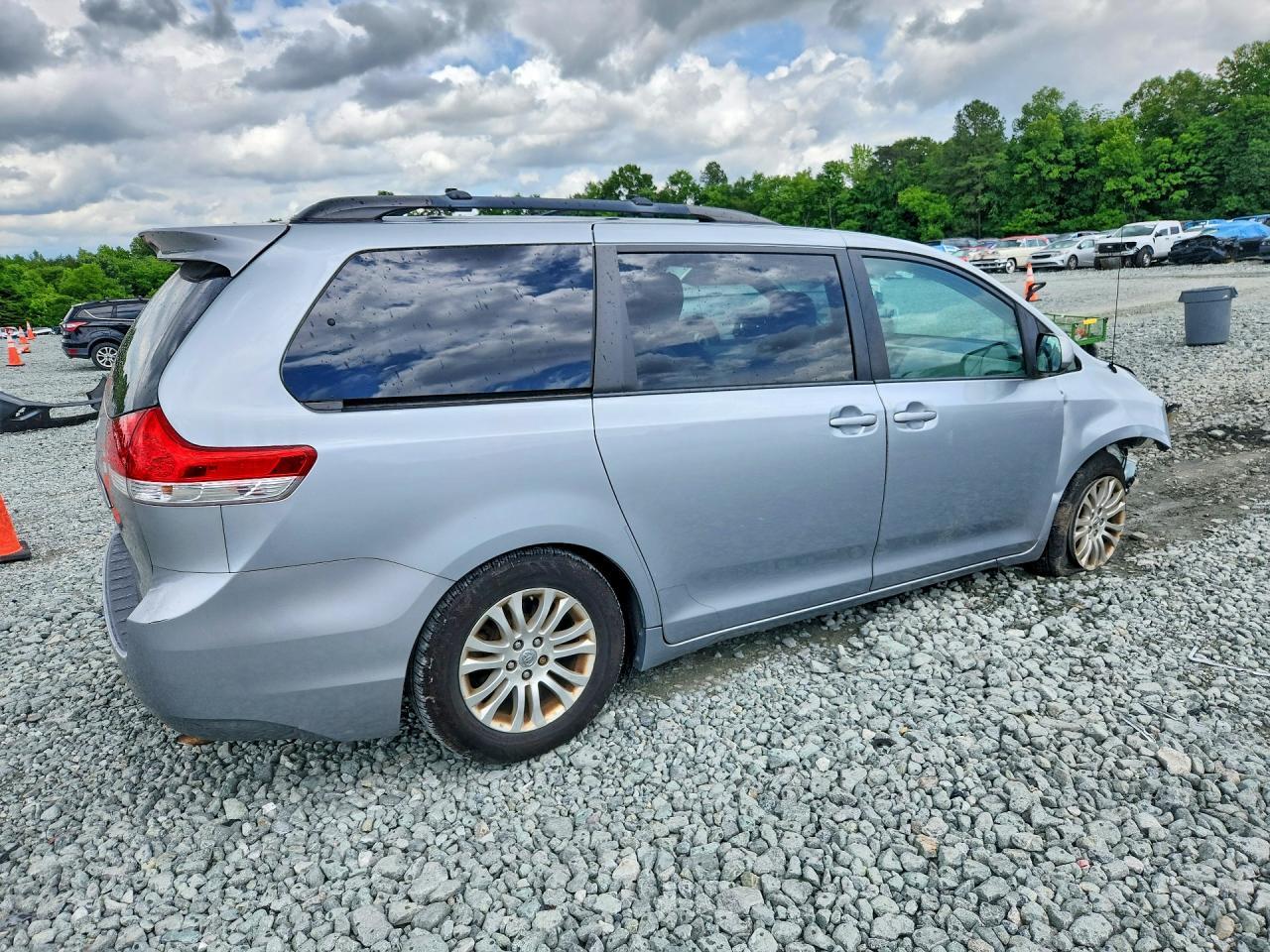 2014 TOYOTA SIENNA