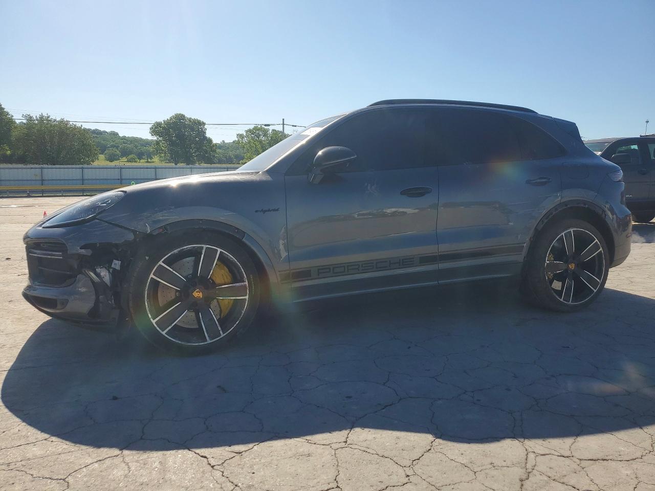 2020 PORSCHE CAYENNE