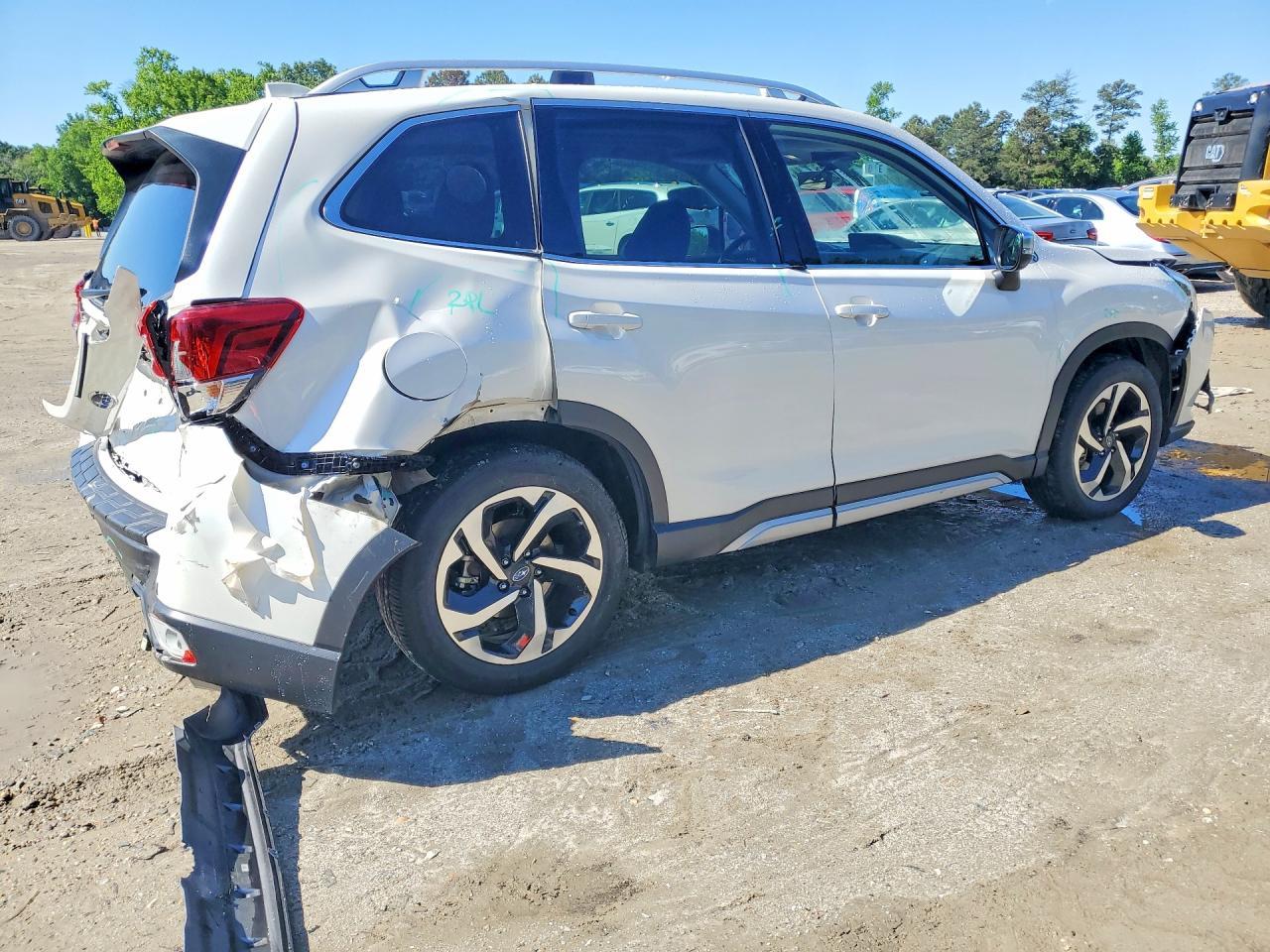 2023 SUBARU FORESTER