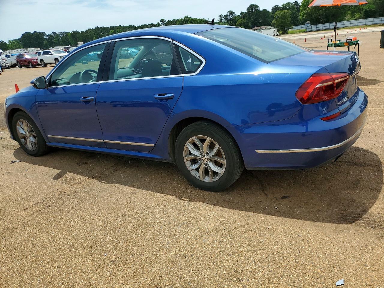 2017 VOLKSWAGEN Passat