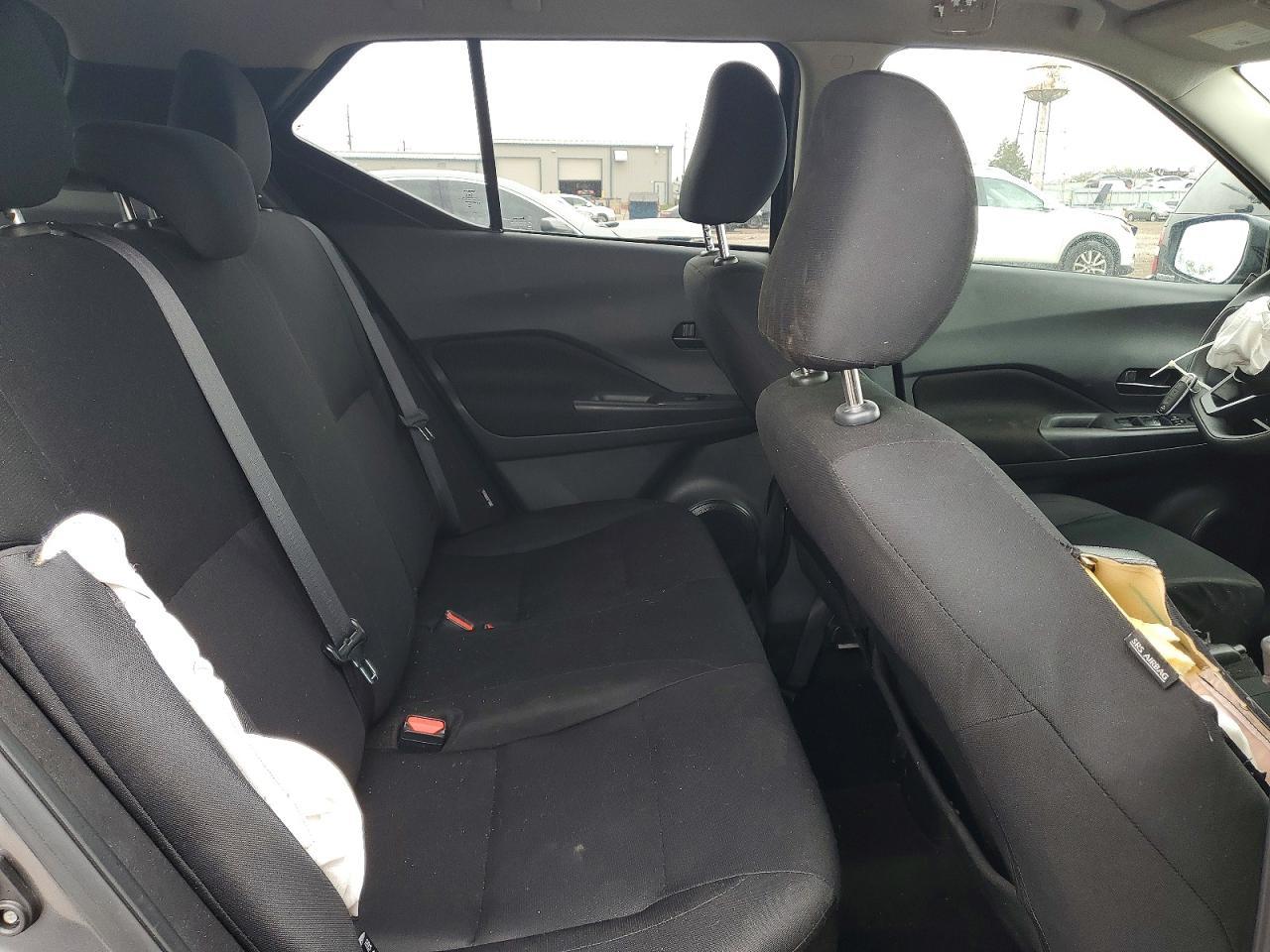 2023 NISSAN KICKS