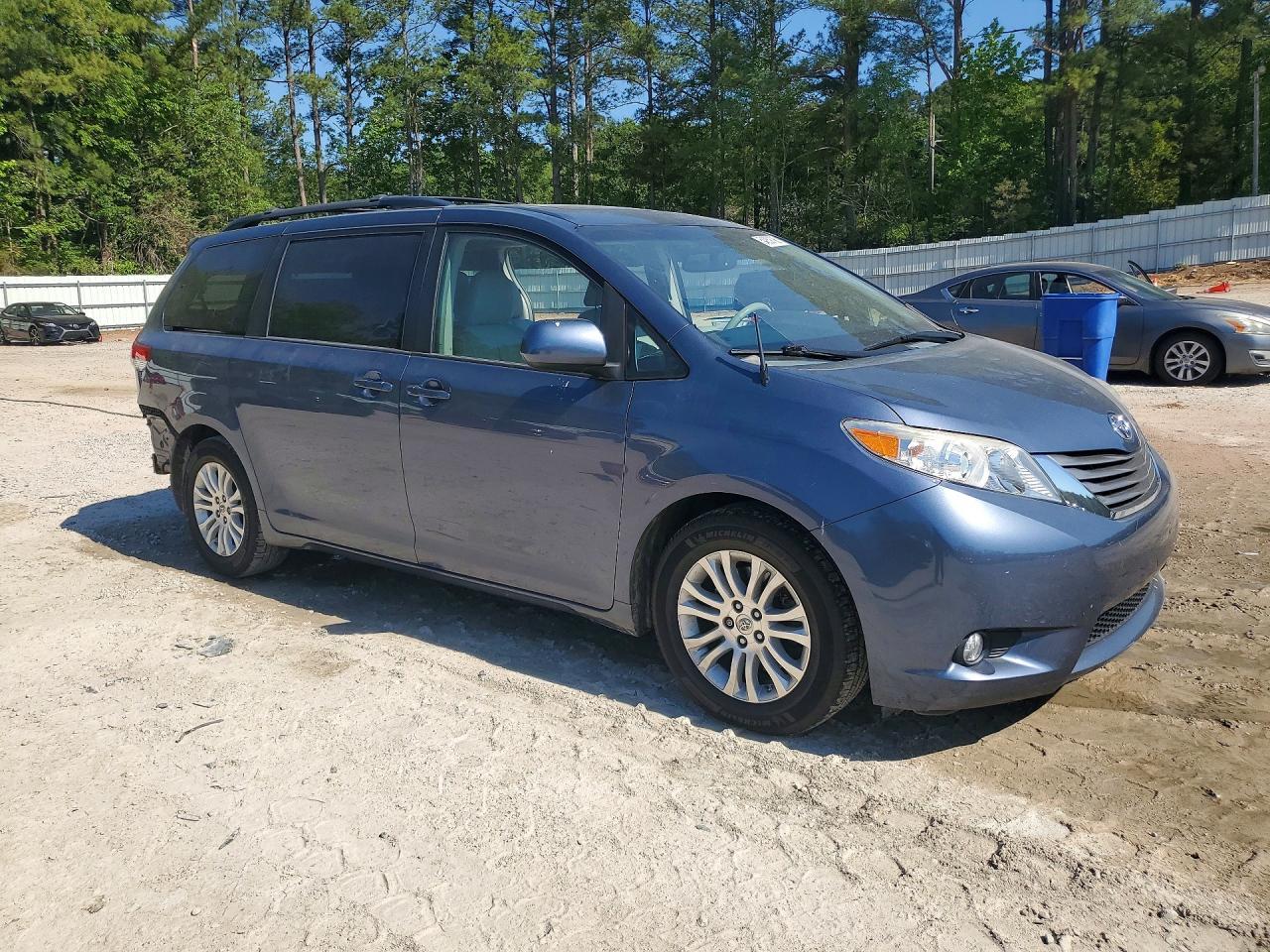 2014 TOYOTA SIENNA