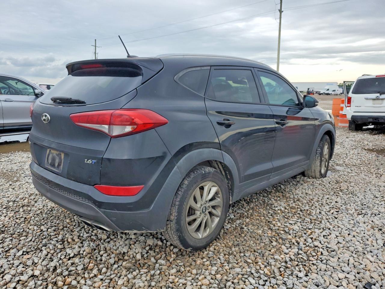 2016 HYUNDAI TUCSON