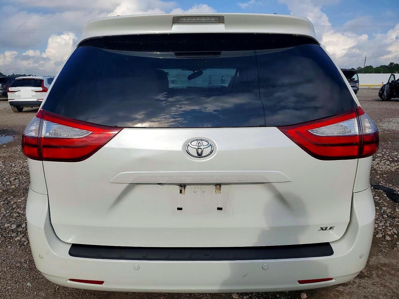 2017 TOYOTA SIENNA