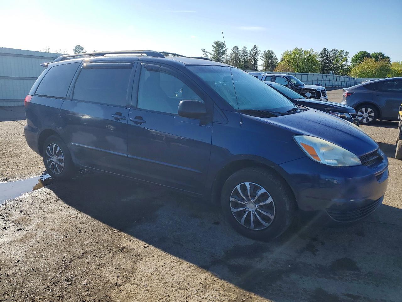 2004 TOYOTA SIENNA