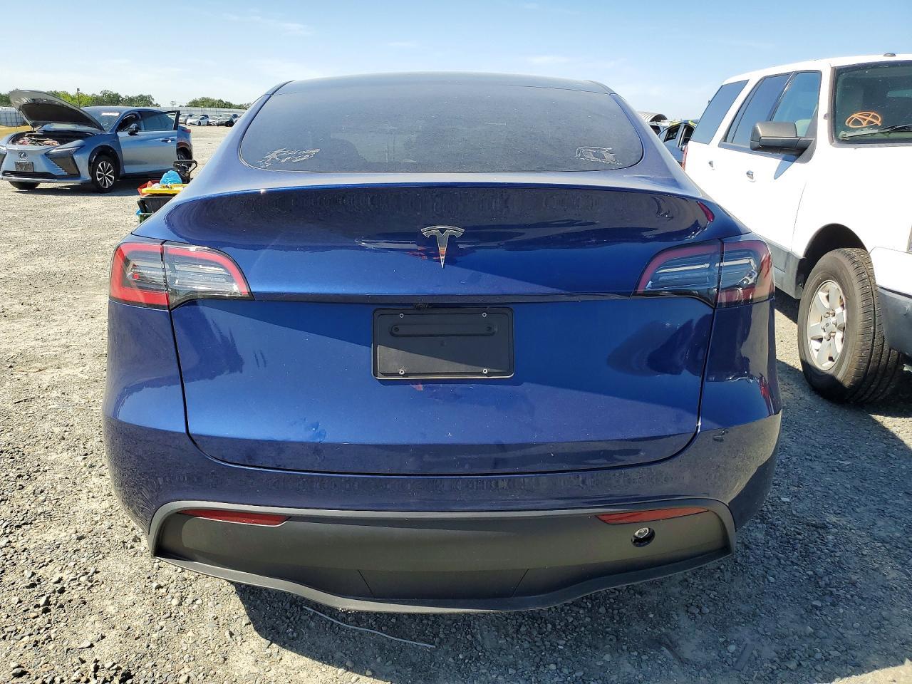 2025 TESLA MODEL Y
