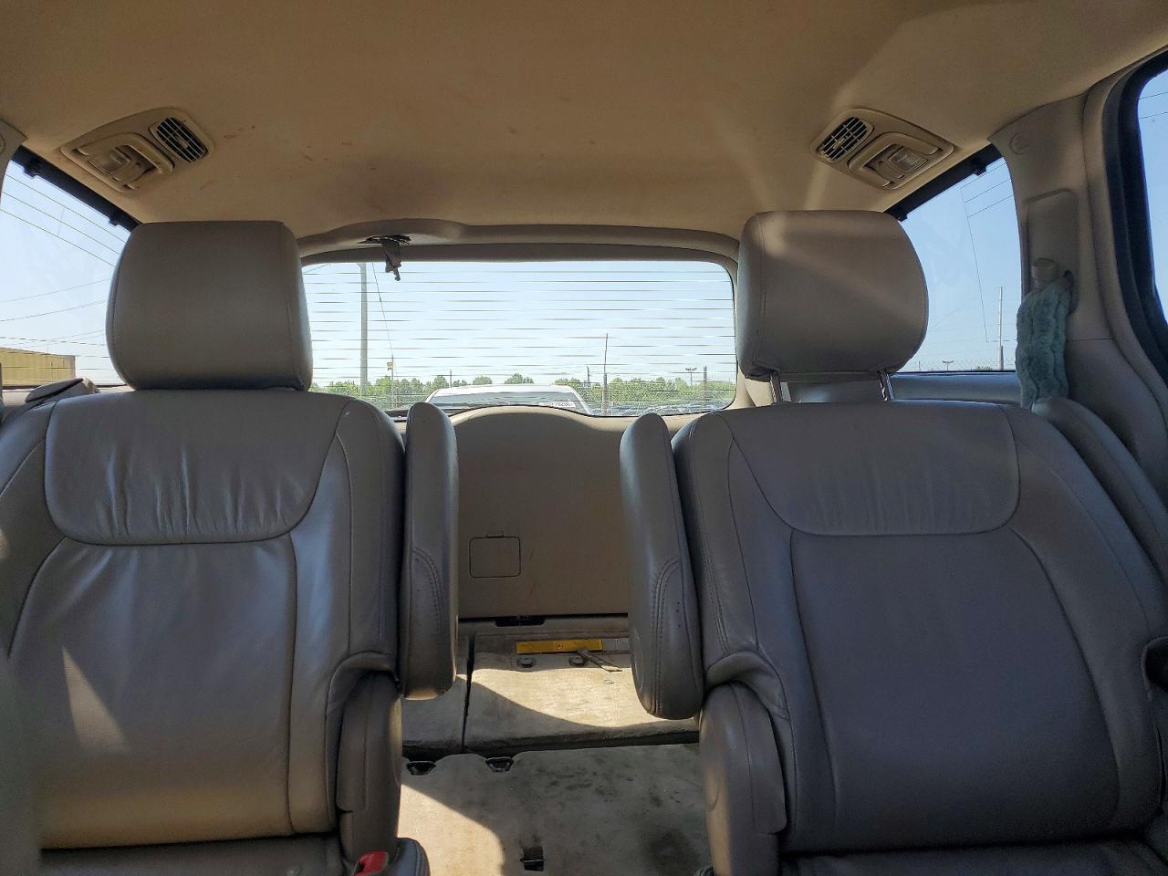 2010 TOYOTA SIENNA