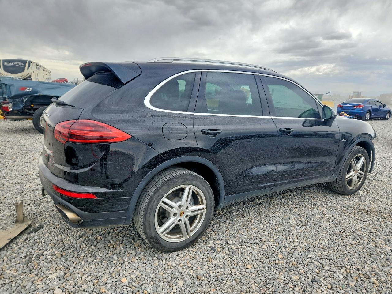 2015 PORSCHE CAYENNE