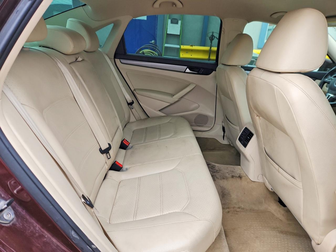 2014 VOLKSWAGEN Passat