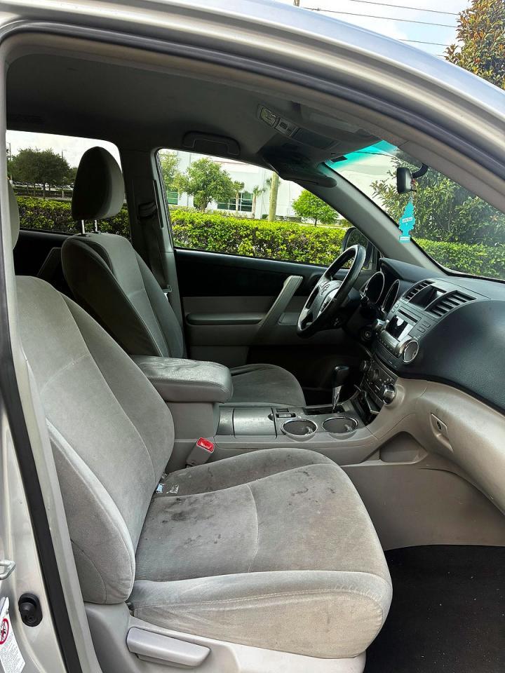 2011 TOYOTA HIGHLANDER
