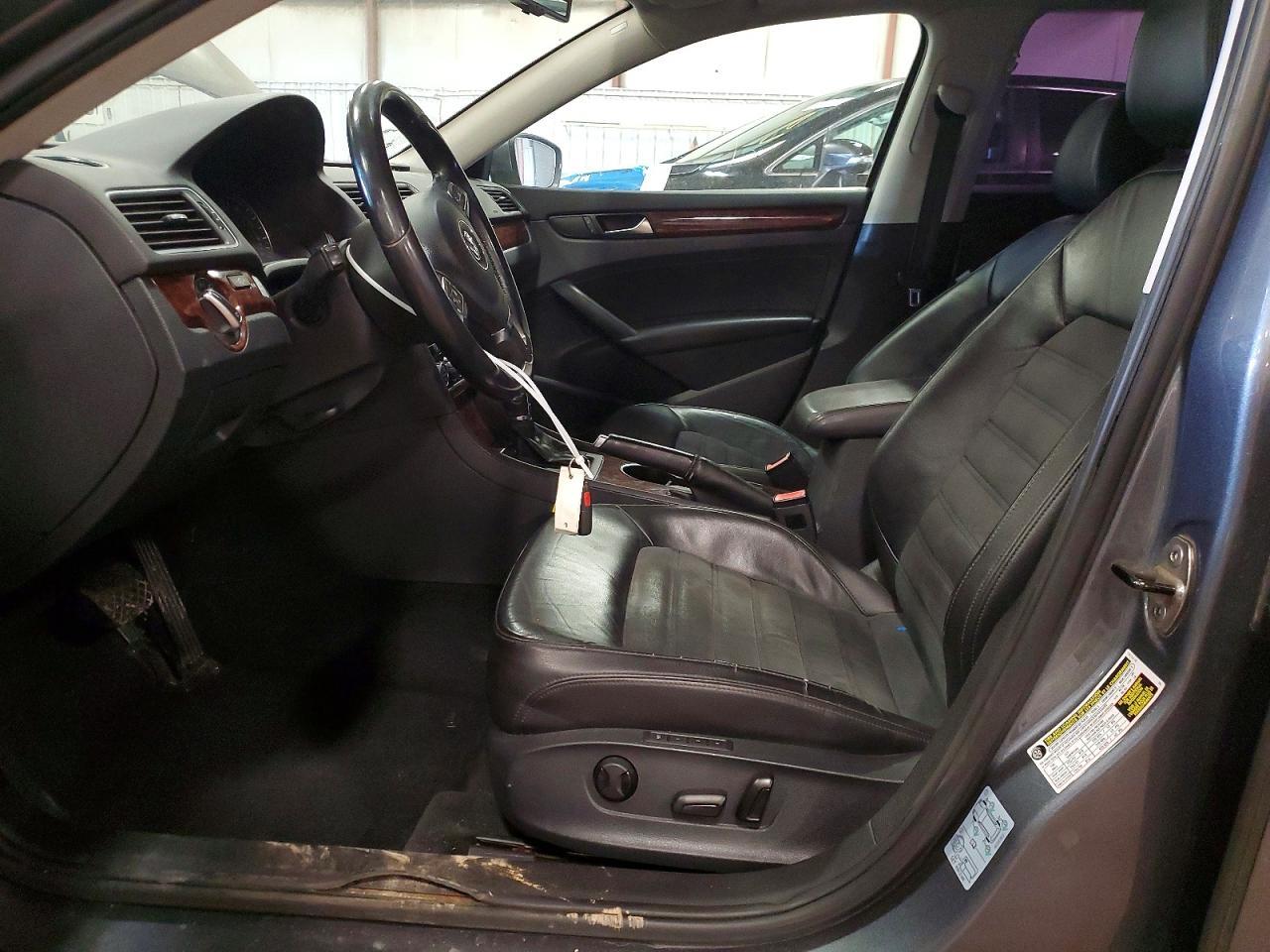 2013 VOLKSWAGEN Passat