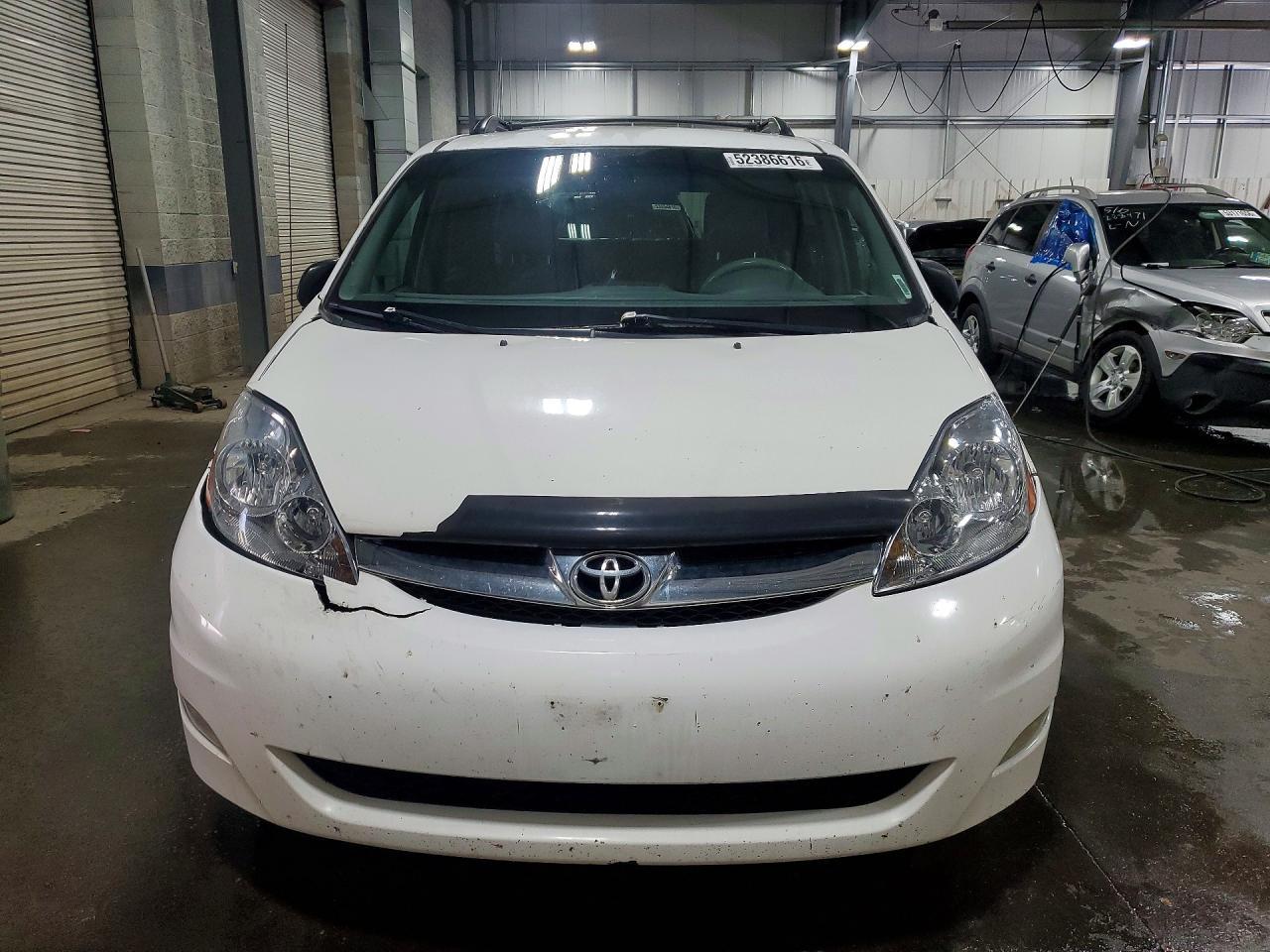 2009 TOYOTA SIENNA