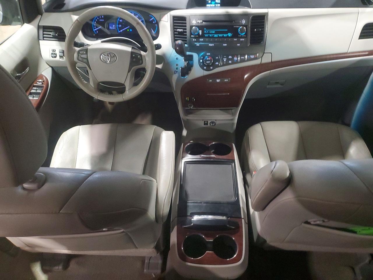 2014 TOYOTA SIENNA