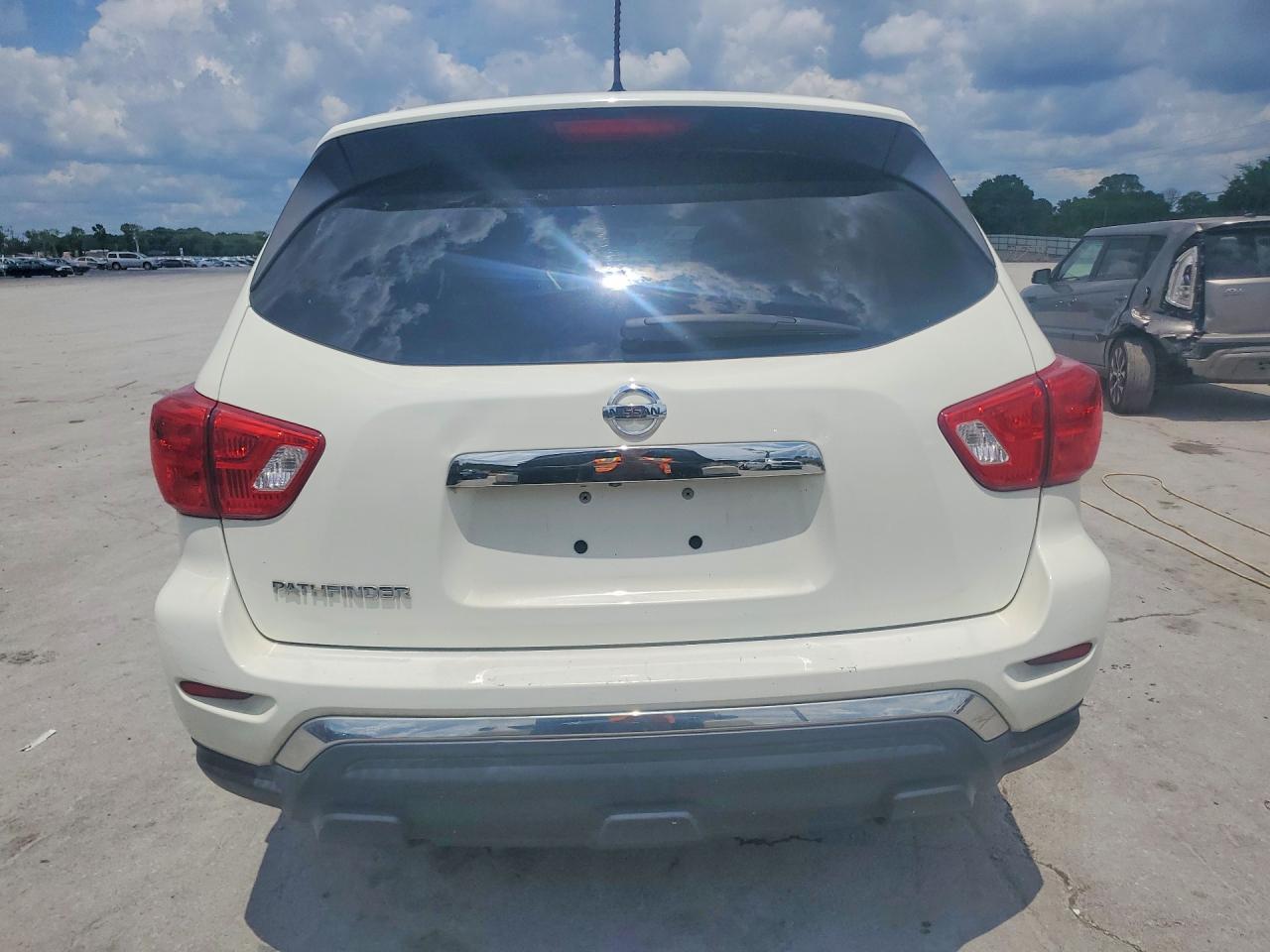 2017 NISSAN PATHFINDER