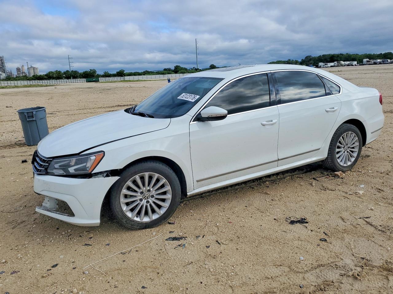 2017 VOLKSWAGEN Passat