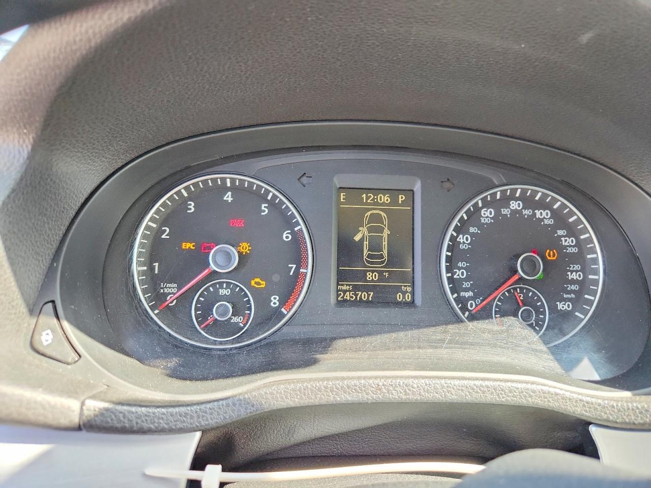 2012 VOLKSWAGEN Passat