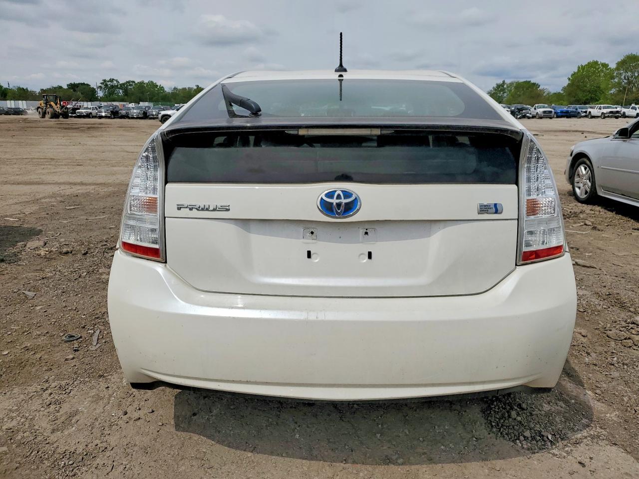2011 TOYOTA PRIUS