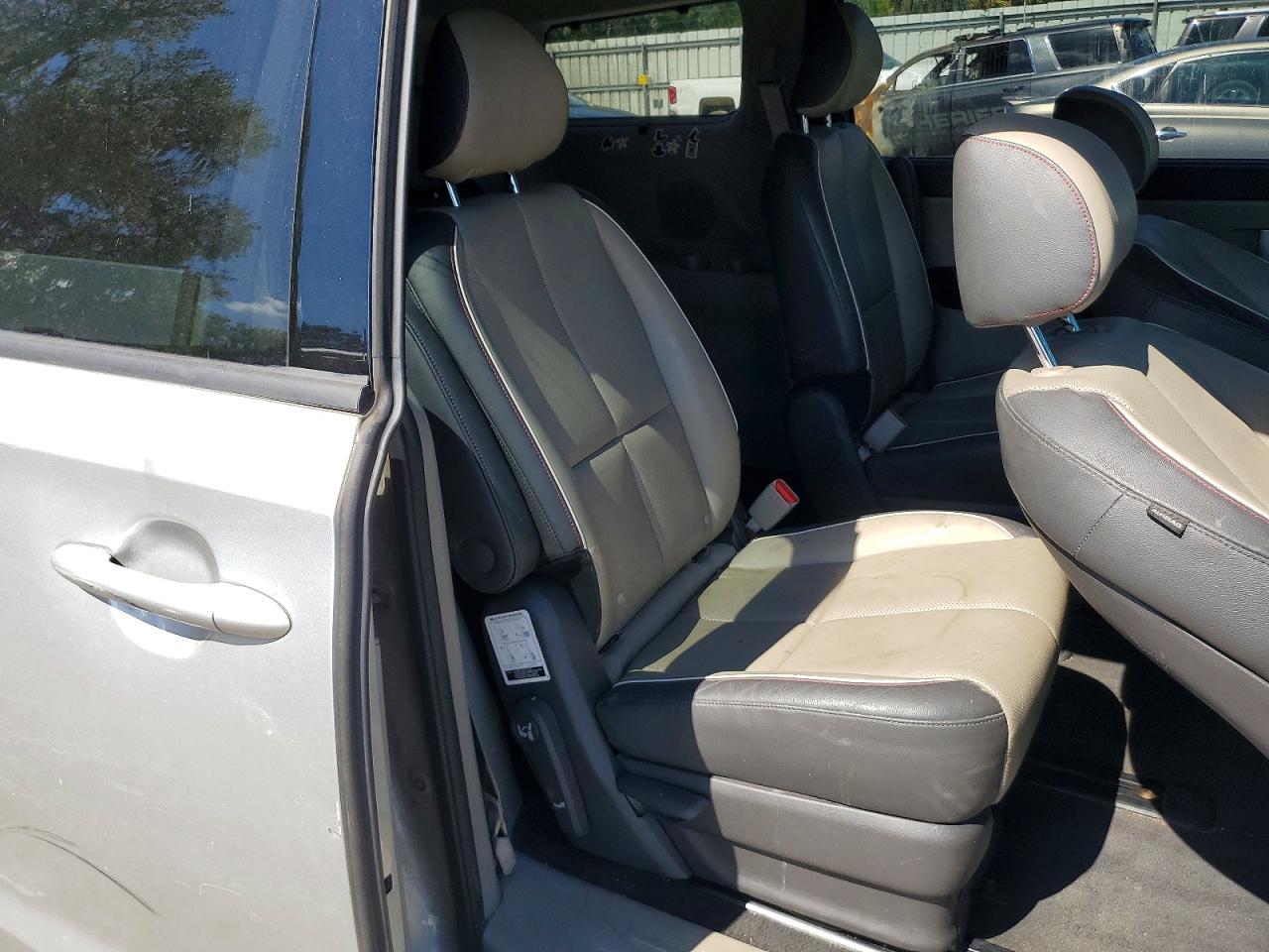 2016 KIA SEDONA