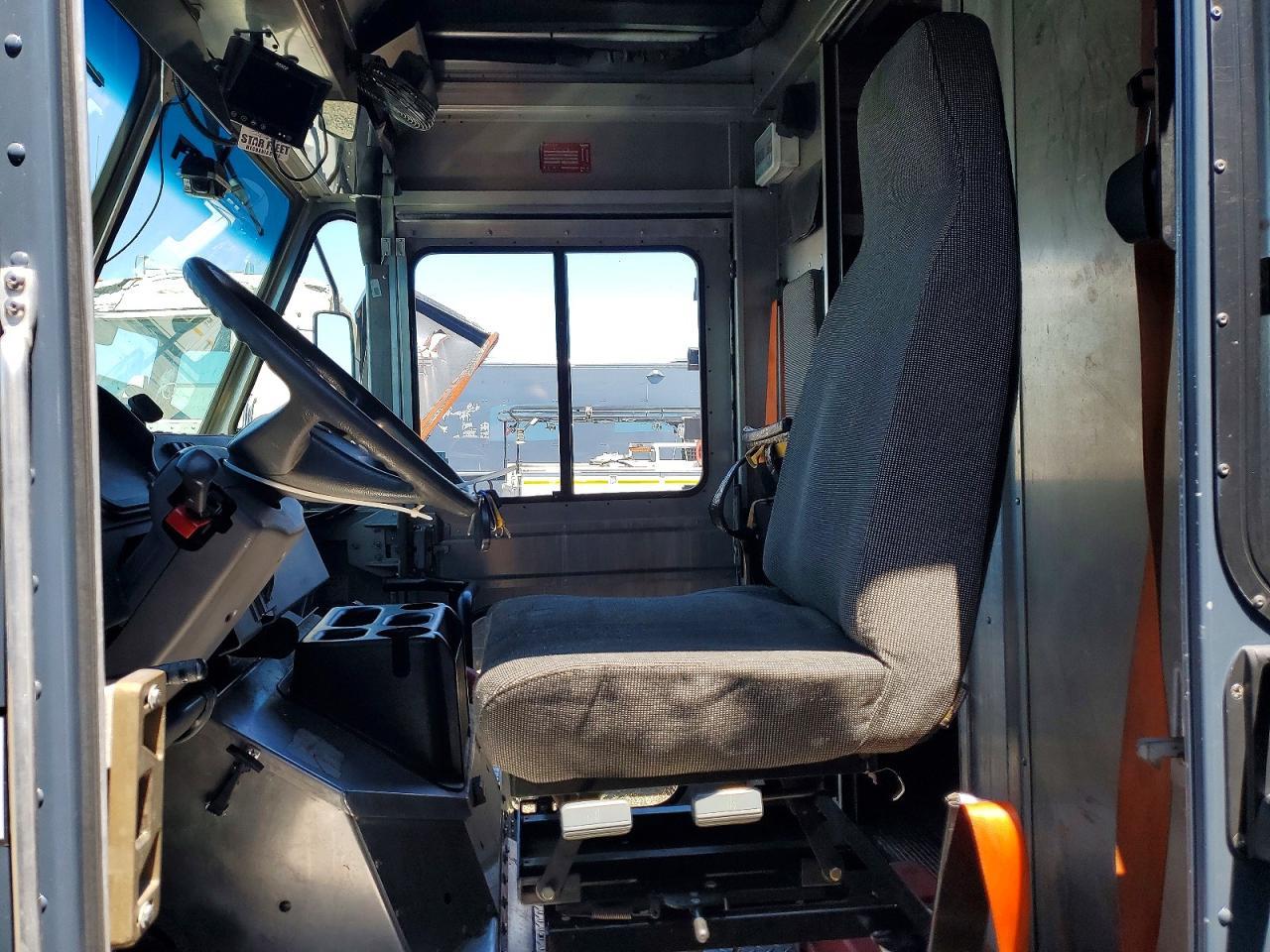 2021 FREIGHTLINER Chassis