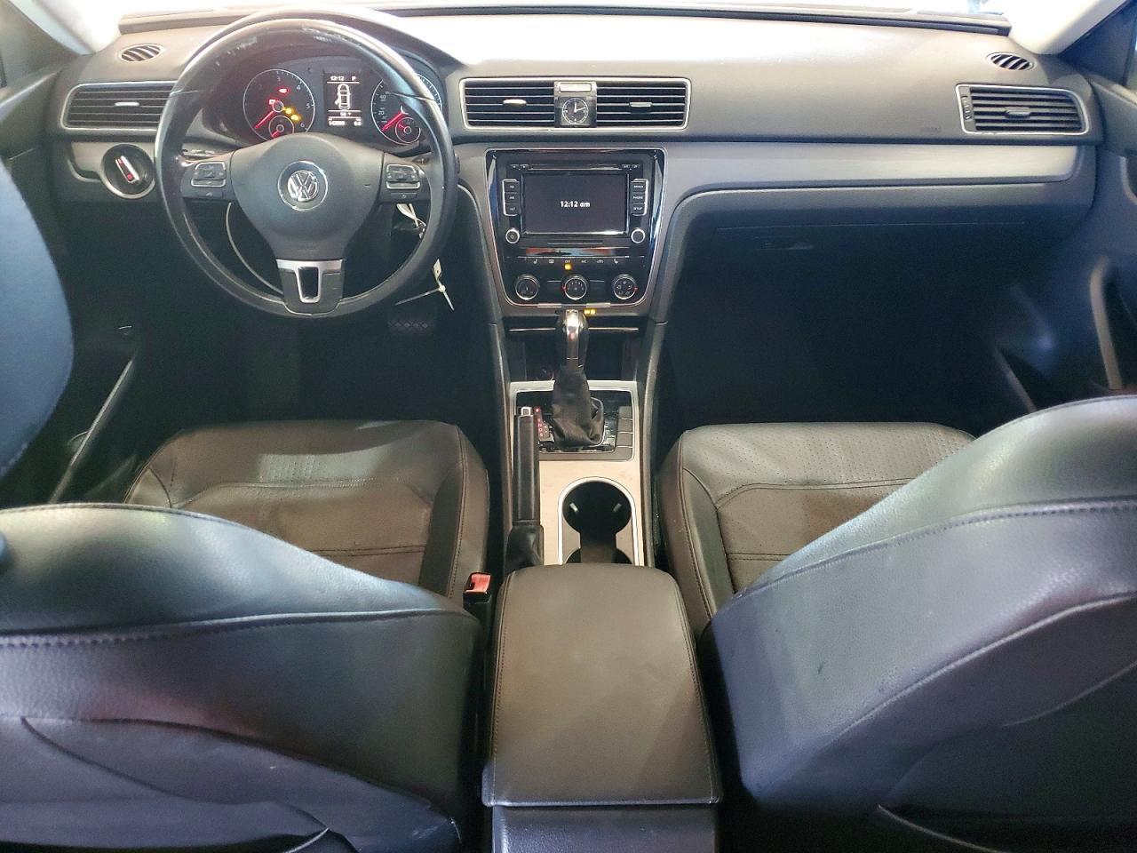 2014 VOLKSWAGEN Passat