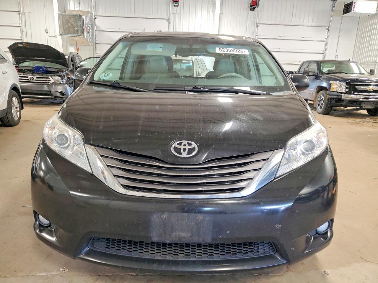 2012 TOYOTA SIENNA