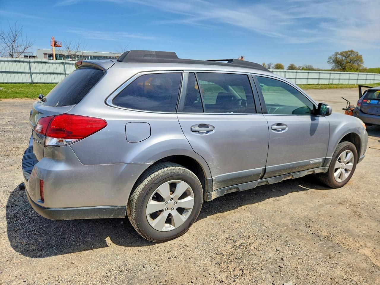 2010 SUBARU Outback