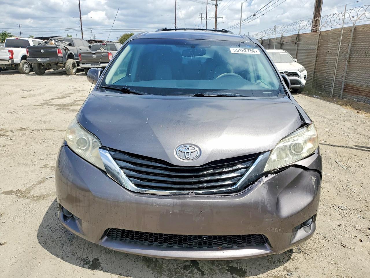 2011 TOYOTA SIENNA