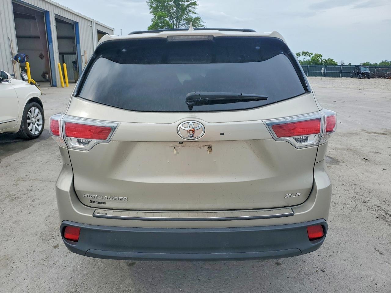 2016 TOYOTA HIGHLANDER