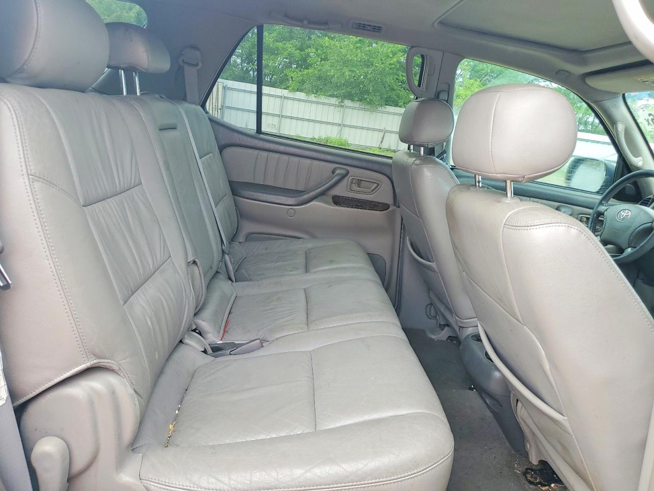 2004 TOYOTA Sequoia