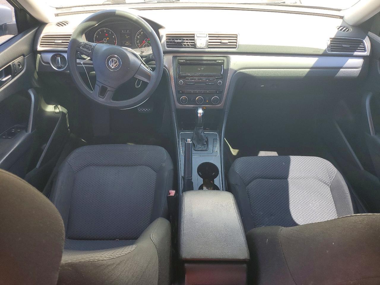 2012 VOLKSWAGEN Passat