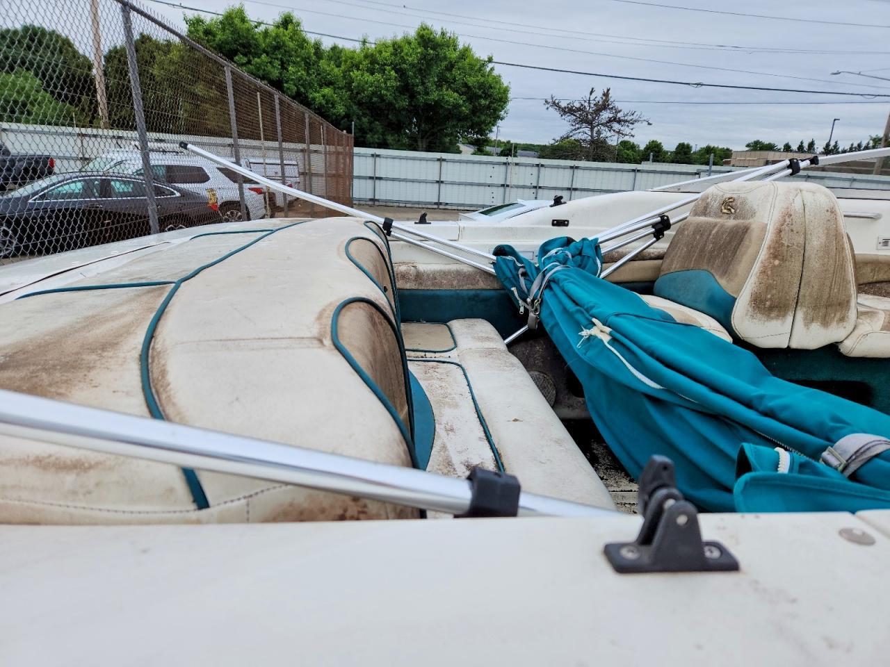 2000 GLASTRON Boat