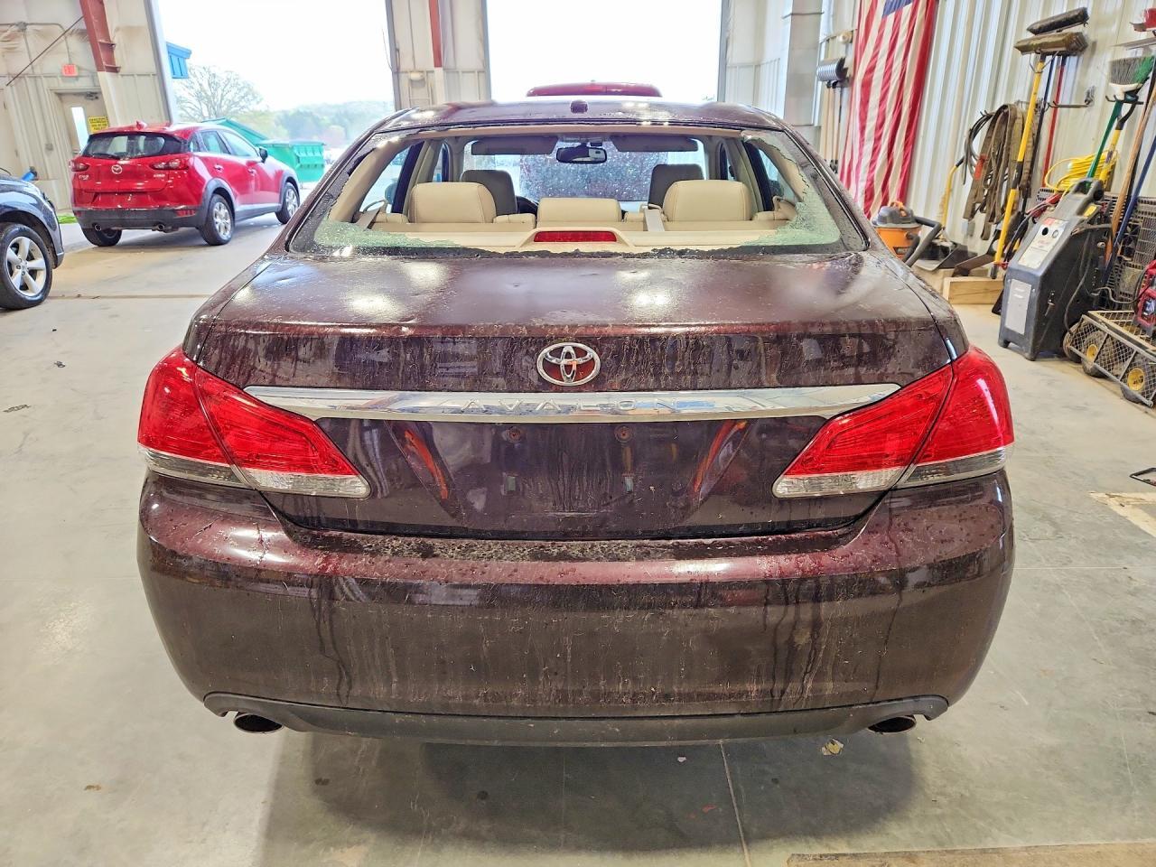 2011 TOYOTA Avalon