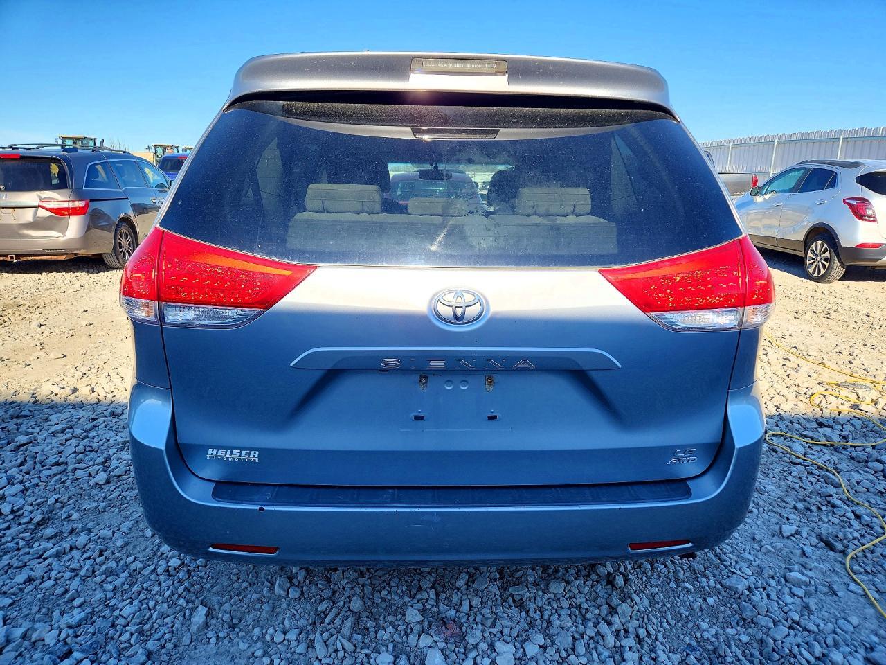 2011 TOYOTA SIENNA