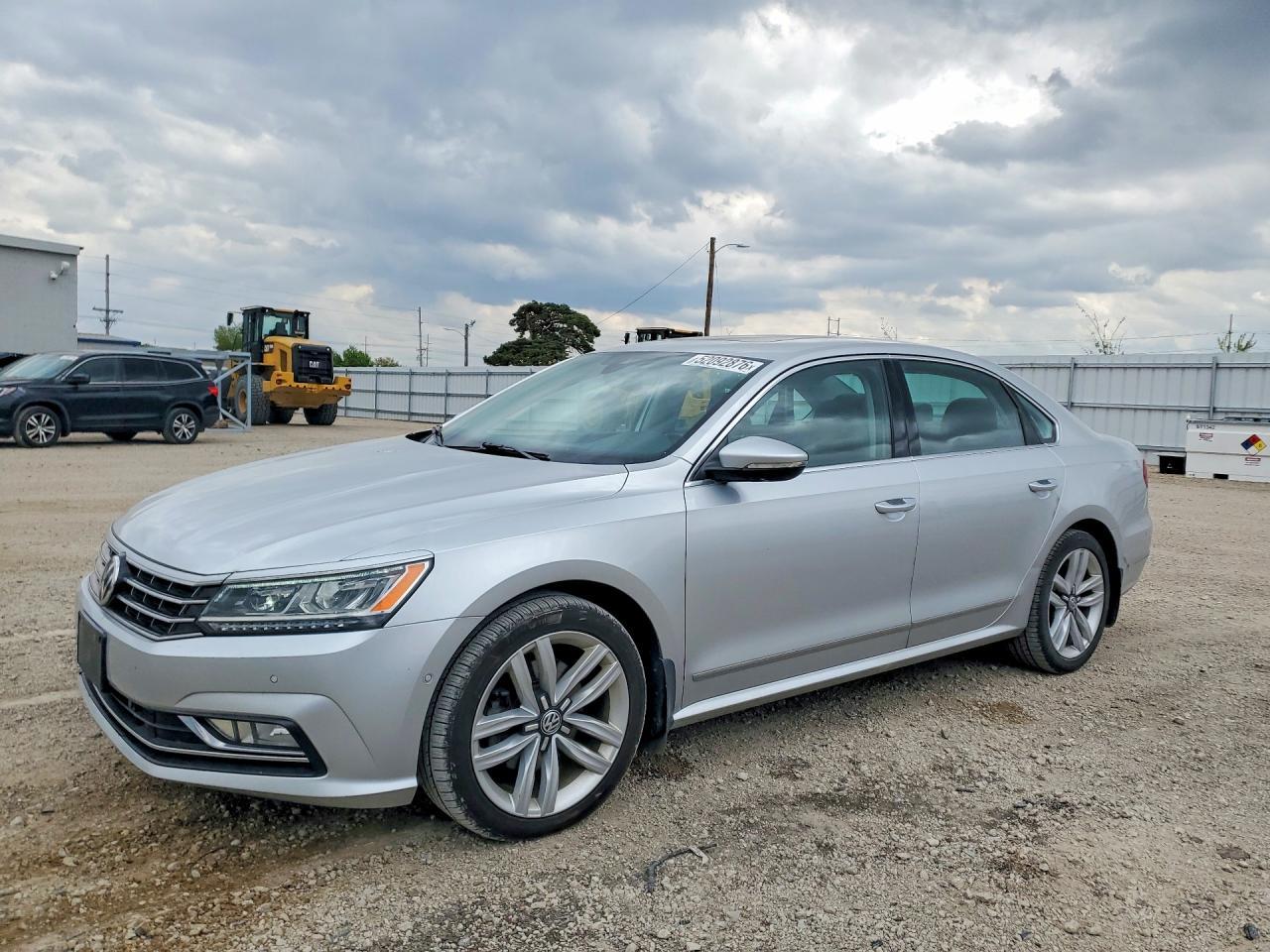 2016 VOLKSWAGEN Passat